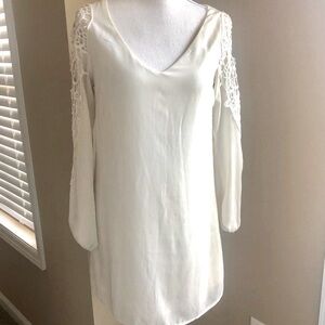🍓6/$15🍓 White Lace Sleeve Dress